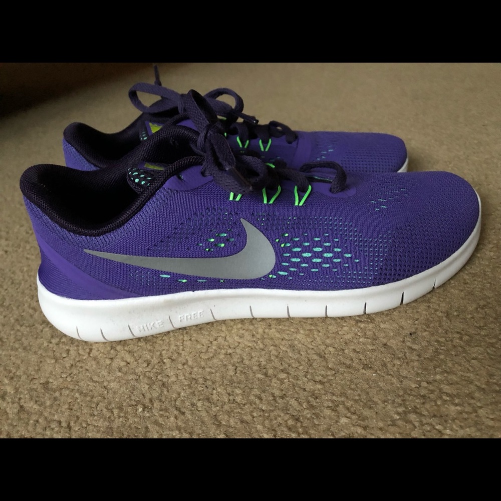 NIKE RUNNING SHOES